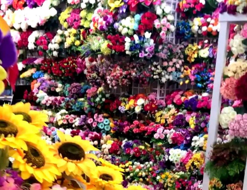 ดอกไม้ปลอมจัดตามเทศกาล อี้อู ประเทศจีน